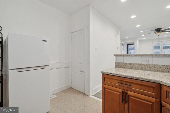Building Photo - Charming 2-Bedroom Home with Private Yard ...