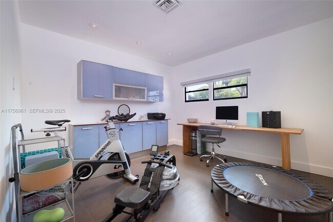 Building Photo - 2120 NE 204th St