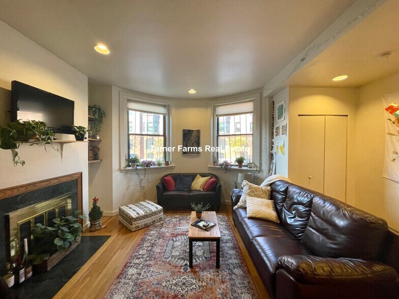 Building Photo - 616 Columbus Ave