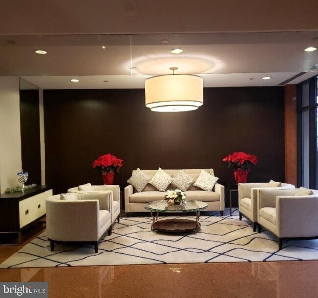 Building Photo - 1530 Key Blvd