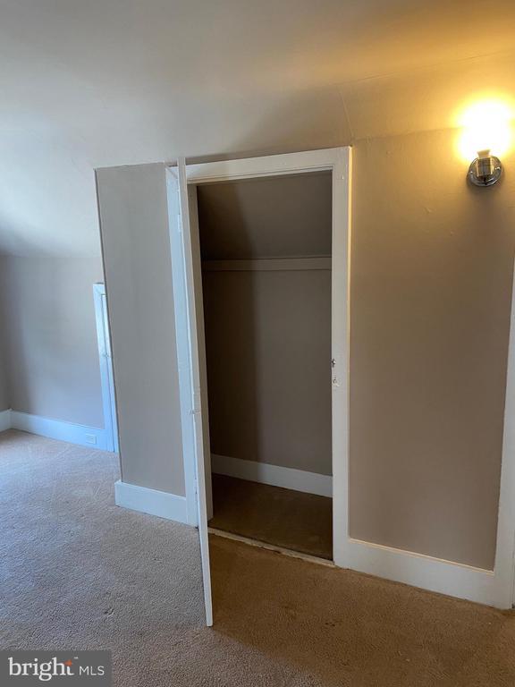 Building Photo - 14 Walnut St