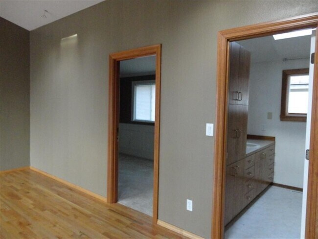 Building Photo - Charming Everett Rambler — 3 Bedrooms + Bonus Room