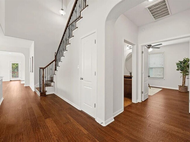 Building Photo - 703 S Frontier Ln