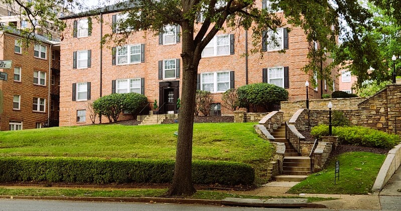 Building Photo - 803 Westwood Dr