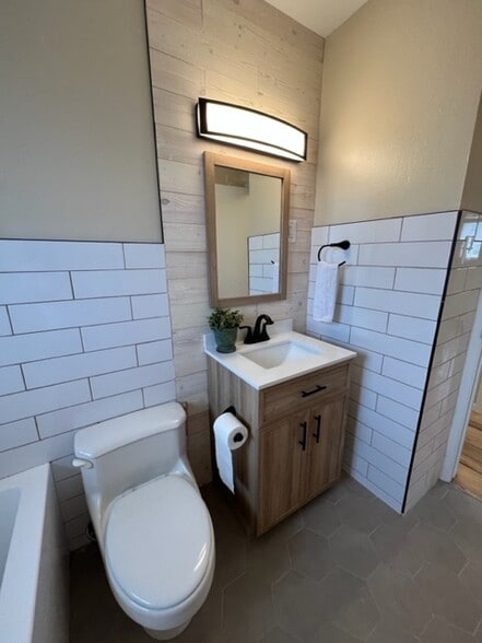 Building Photo - 544 Henry Ave