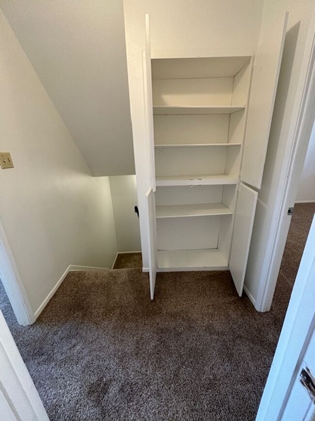 Building Photo - Updated 2 bd/3ba Townhome in Lakewood