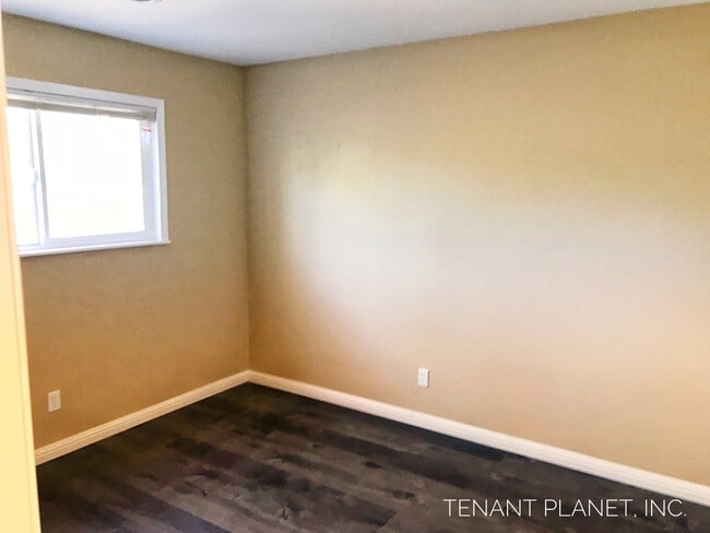 Building Photo - Single family home for rent 4bed/2bath!