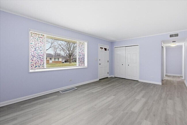 Building Photo - 5 Crescent Rd