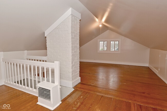 Building Photo - 3928 N Kenwood Ave