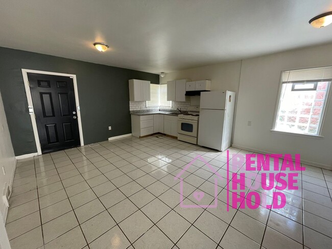 Building Photo - Beautiful 2 Bedroom 1 Bath Home East Engli...