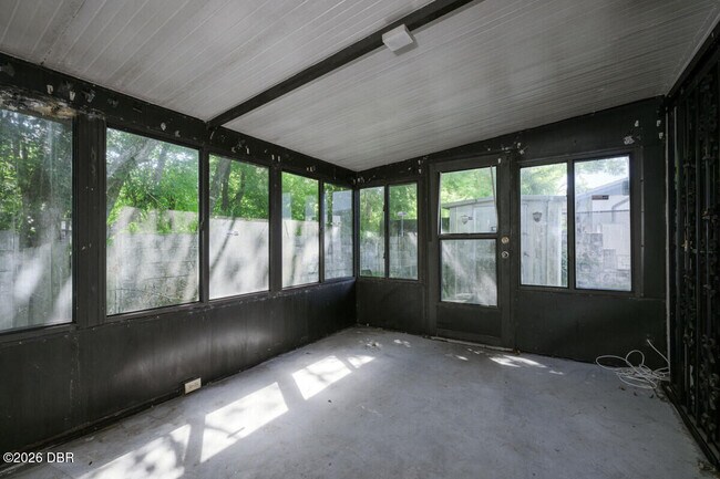 Building Photo - 927 E Millard Ct