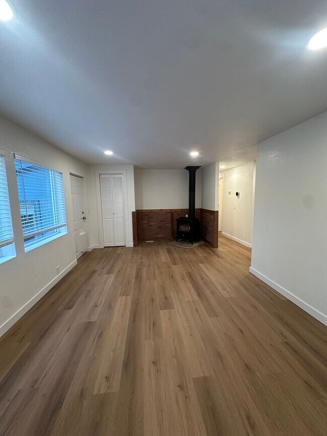 Building Photo - Completely Remodeled Home on 1 Acre in DRW