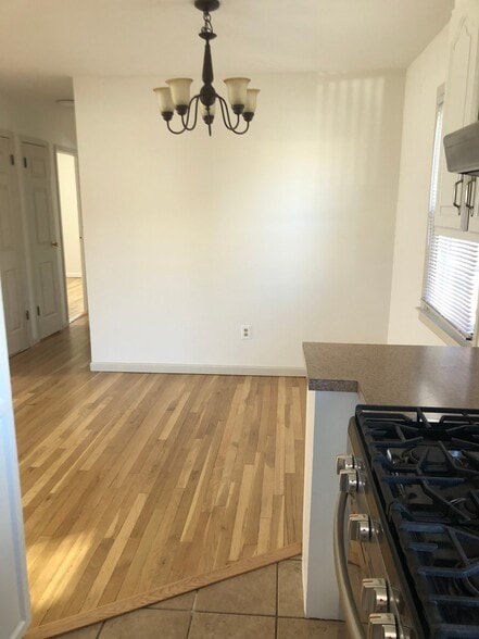 Building Photo - 9 Graywood Rd