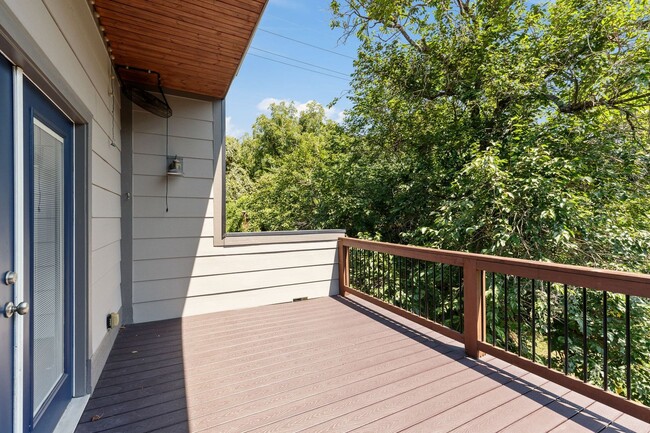 Building Photo - 4 Bedroom/ 2.5 Bath Home in East Nashville...