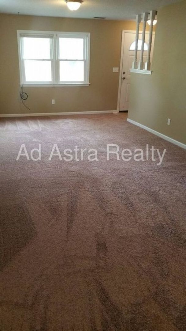 Building Photo - Shawnee Duplex-Available NOW!!