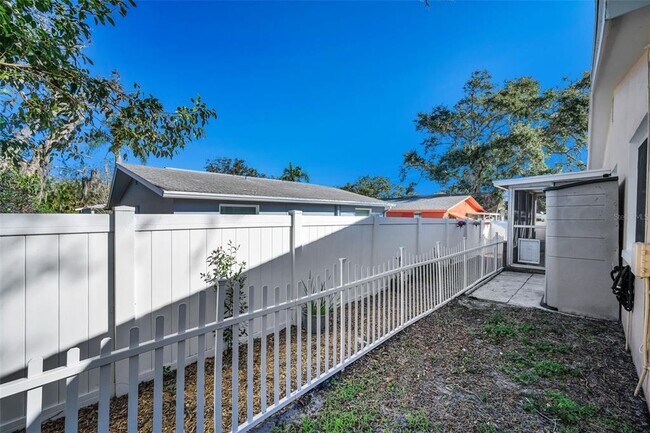 Building Photo - 1000 Crane Ct