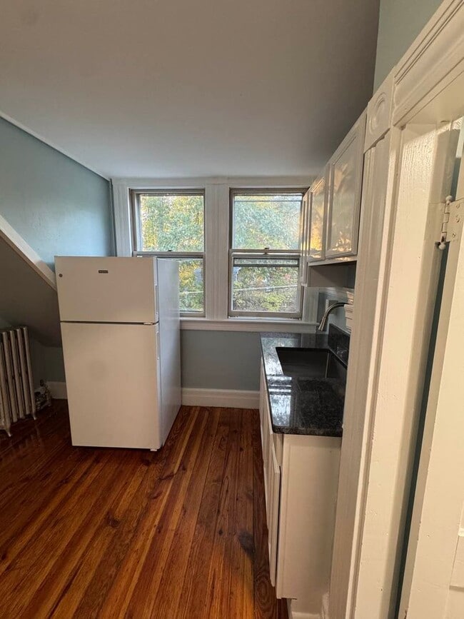 Building Photo - Charming 1-Bedroom Apartment in Russell, MA