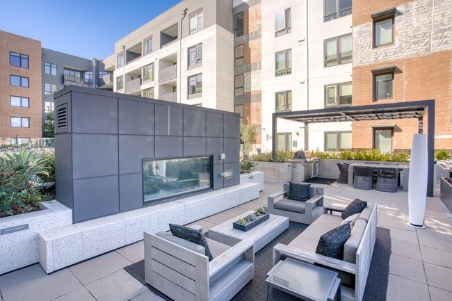 Building Photo - 3578 Rambla Pl