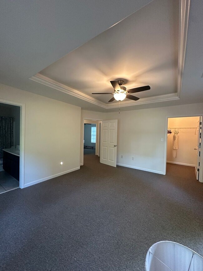 Building Photo - 250 Hodgson Dr