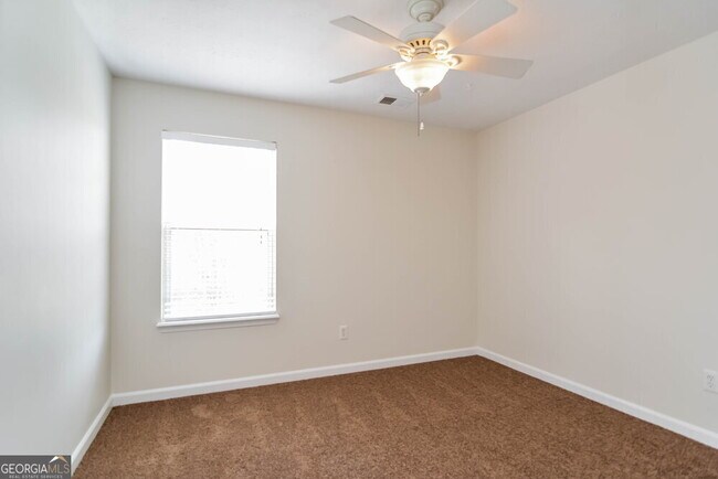Building Photo - 2770 Lake Park Ridge W