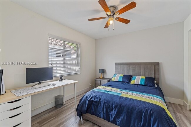 Building Photo - 1356 Presidio Dr