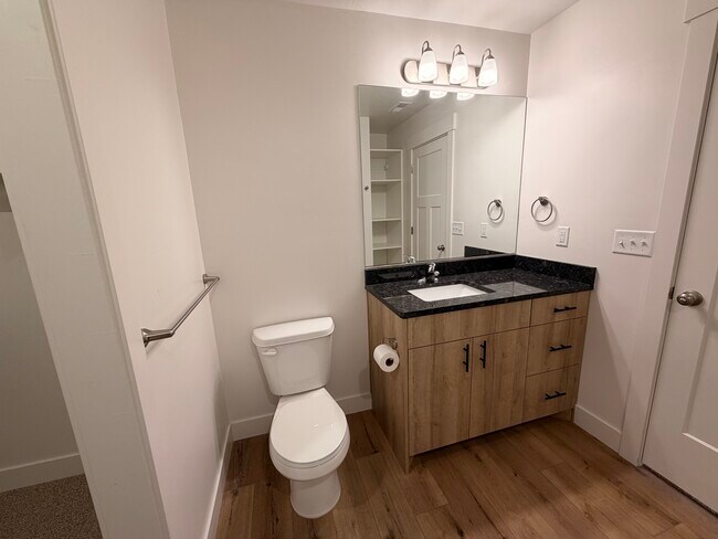 Building Photo - HC 528 C