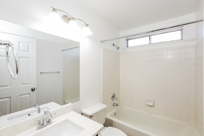 Building Photo - 3616 N Copenhagen Dr