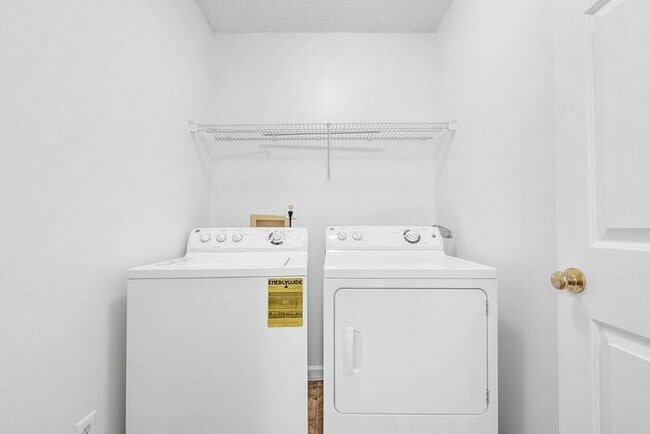 Building Photo - 5840 Haterleigh Dr