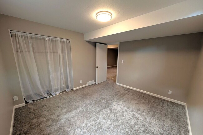 Building Photo - 3504 N Taft Ave