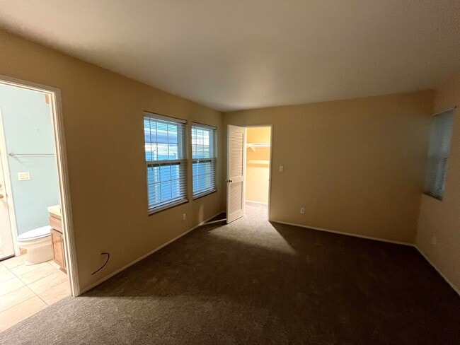 Building Photo - Mission Beach, 2 bedroom, 2 bathroom, with New Carpet, Parking, Laundry, Patio (807 Nantasket Ct....