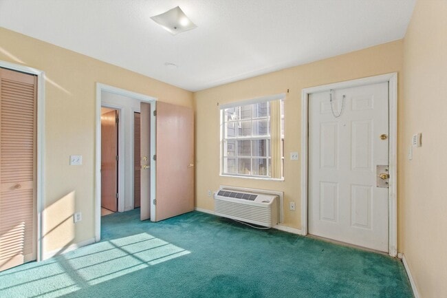 Building Photo - Welcome to Island Club Resort! Spacious 3-bedroom 3-bathroom Townhouse!