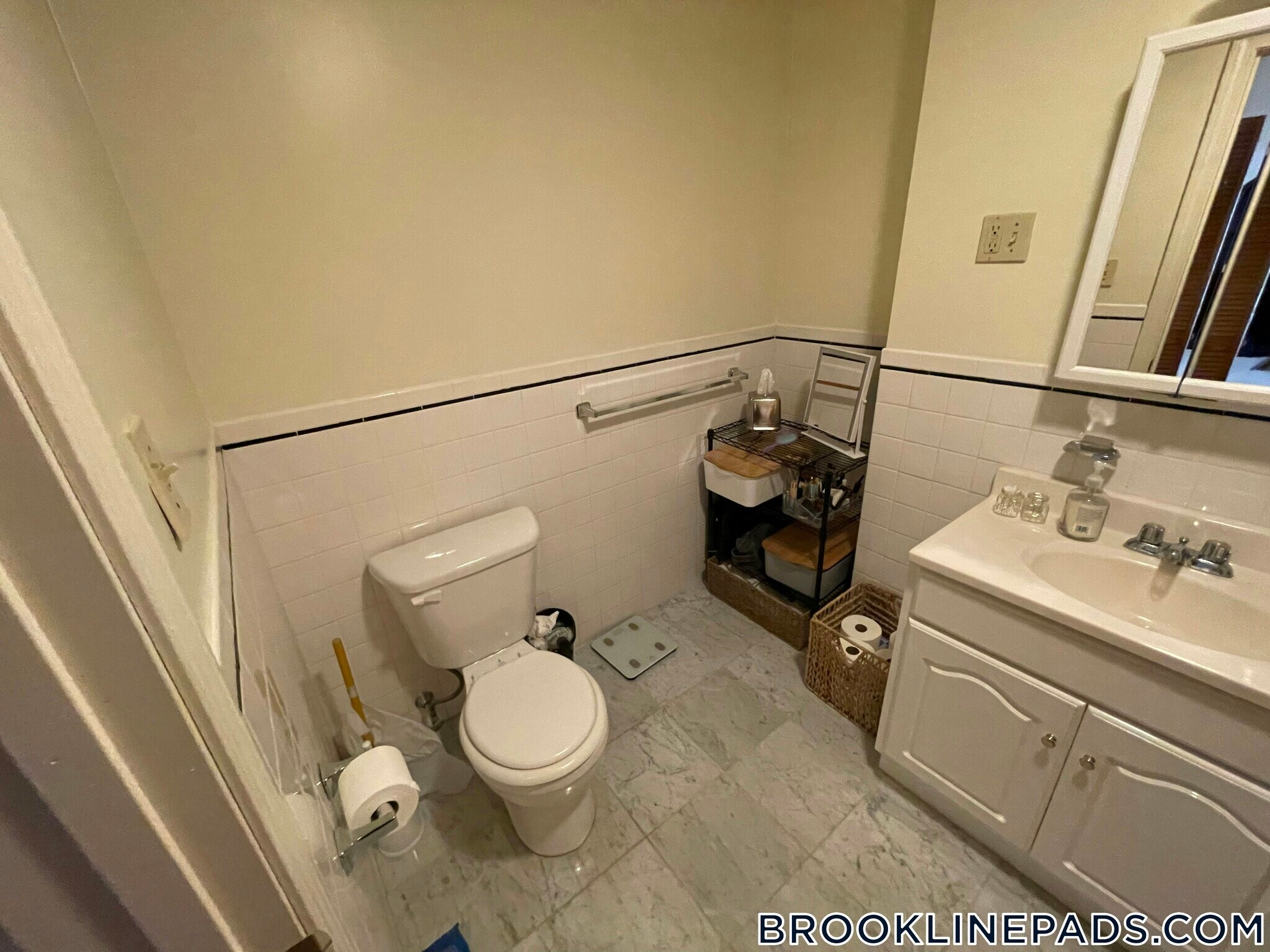Building Photo - 1404 Beacon St