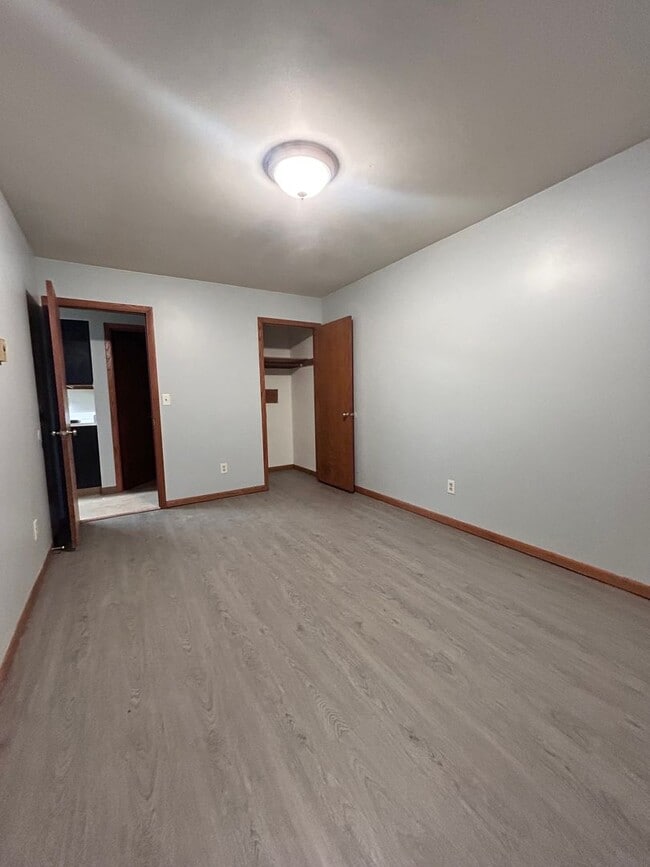 Building Photo - 950 N Kelly St