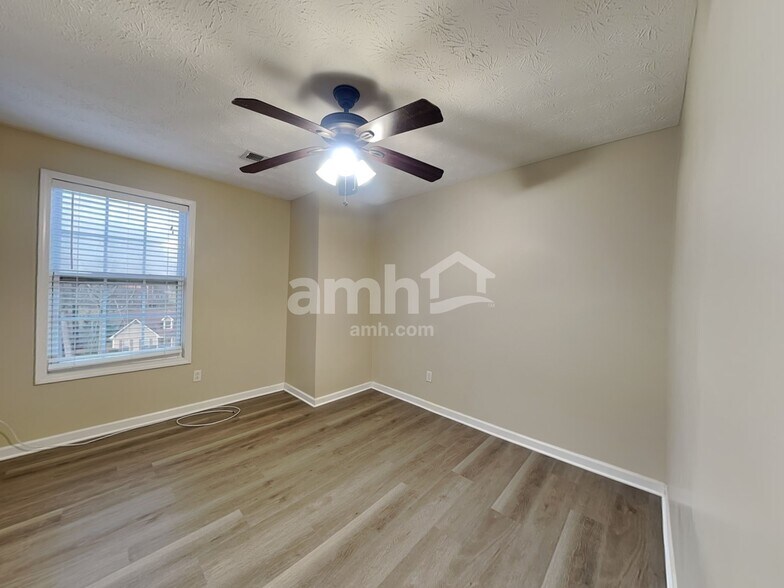 Building Photo - 5110 Salem Dr