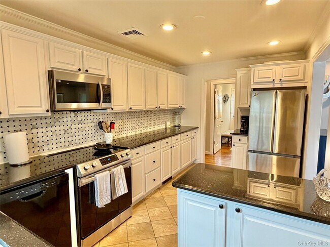 Building Photo - 50 Hazelwood Ave