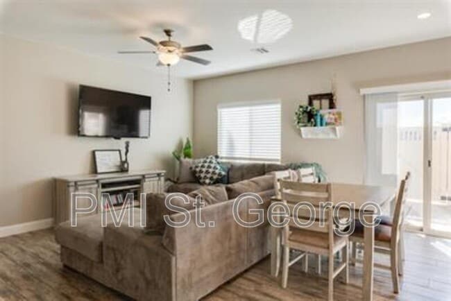 Building Photo - 1001 W Curly Hollow Dr