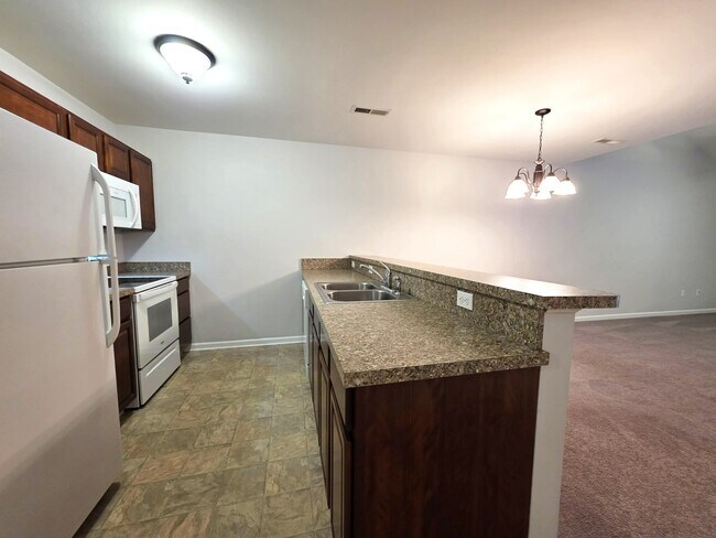 Building Photo - 102 Hunter's Way