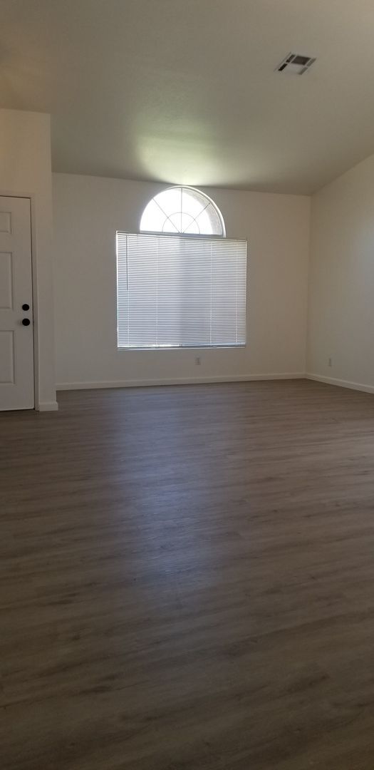 Building Photo - 5903 Golden Sunset Ct