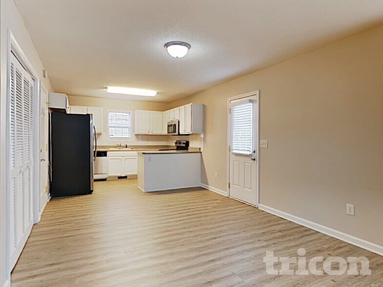 Building Photo - 262 Santee Cir