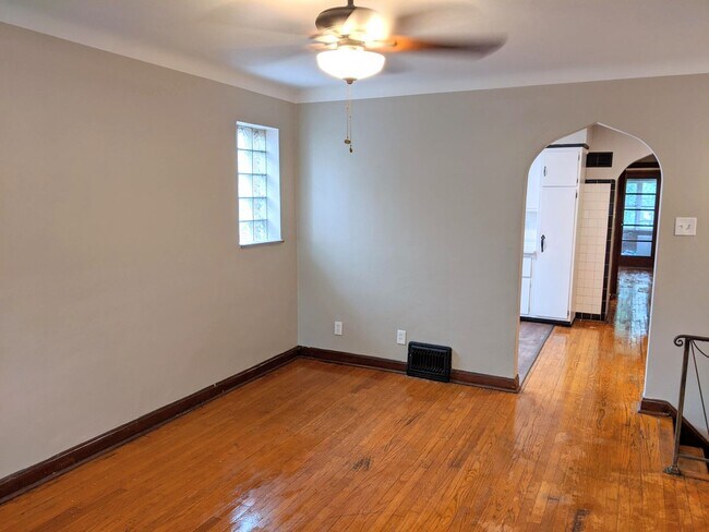 Building Photo - Tower Grove South - True 1 bedroom. Historic Charm