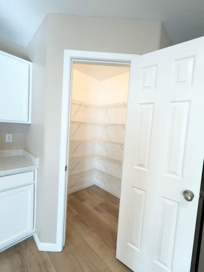 Building Photo - 11549 W Mountain View Rd