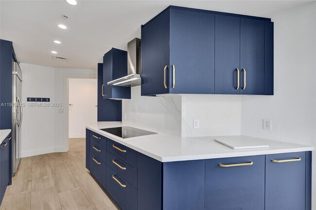 Building Photo - 848 Brickell Key Dr