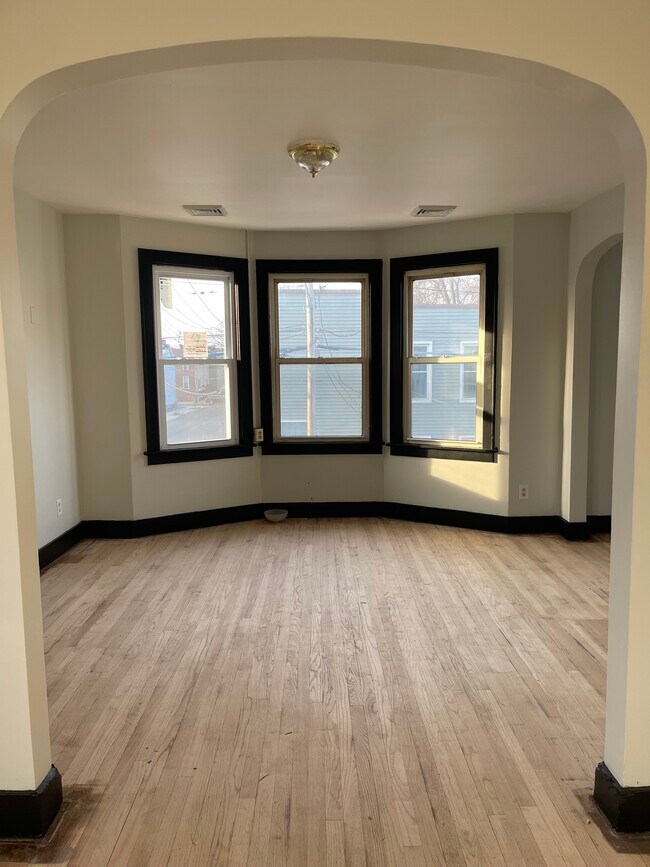 Building Photo - 275 3rd St