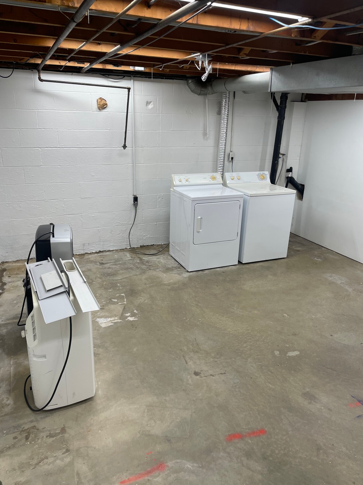 Bonus Room/Laundry - 330 Diane St
