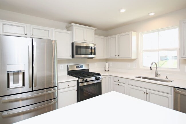 Building Photo - One Level Living With Amenities!