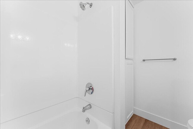 Building Photo - 719 N Eucalyptus Ave