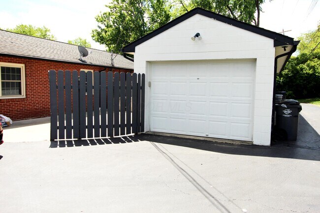 Building Photo - 4777 Nugent Dr