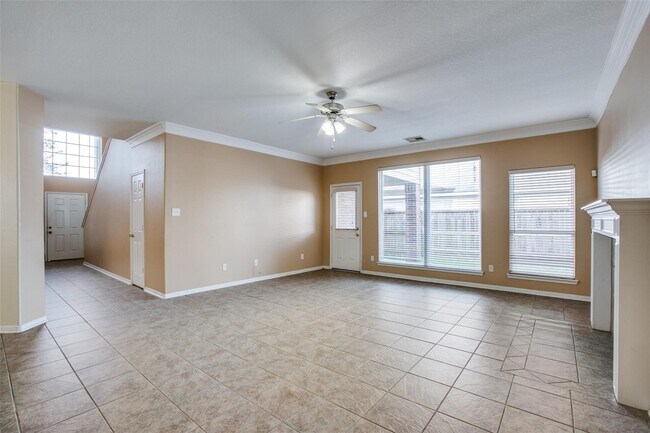 Building Photo - 9907 Valance Way