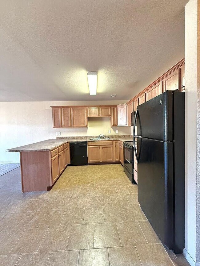 Building Photo - 100 Edna St