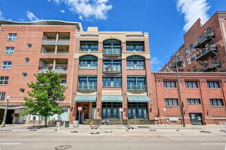 Building Photo - $2,500 - 1 Bed 1 Bath Condo with Central A...